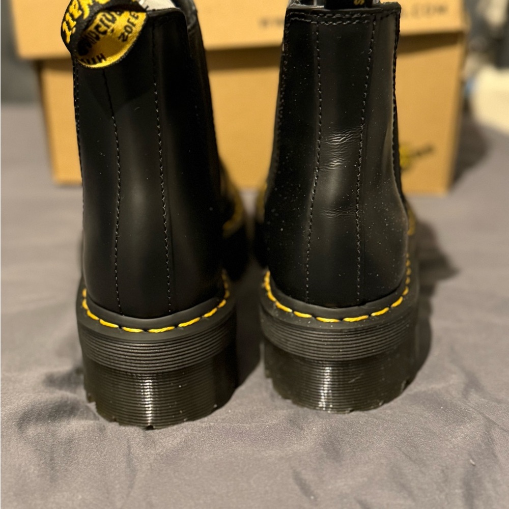 Dr. Martens 2976 Smooth Leather Platform Chelsea Boots: US Women’s 7 + Box - Picture 4 of 10